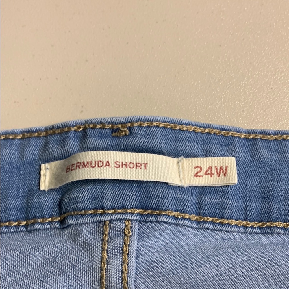 Levi's Blue Bermuda Denim Shorts with Distressed Details - Picture 4 of 7